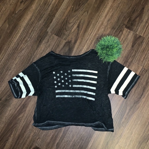 American Eagle Outfitters Tops - American Eagle Black American Flag Cropped Top